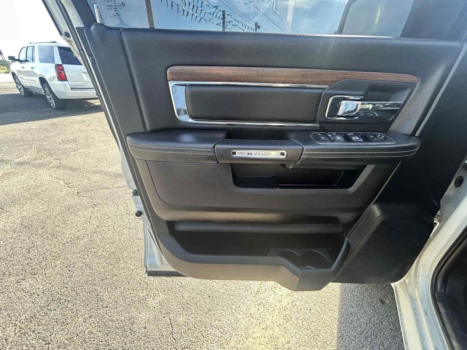2017 Ram 1500 Laramie photo 22
