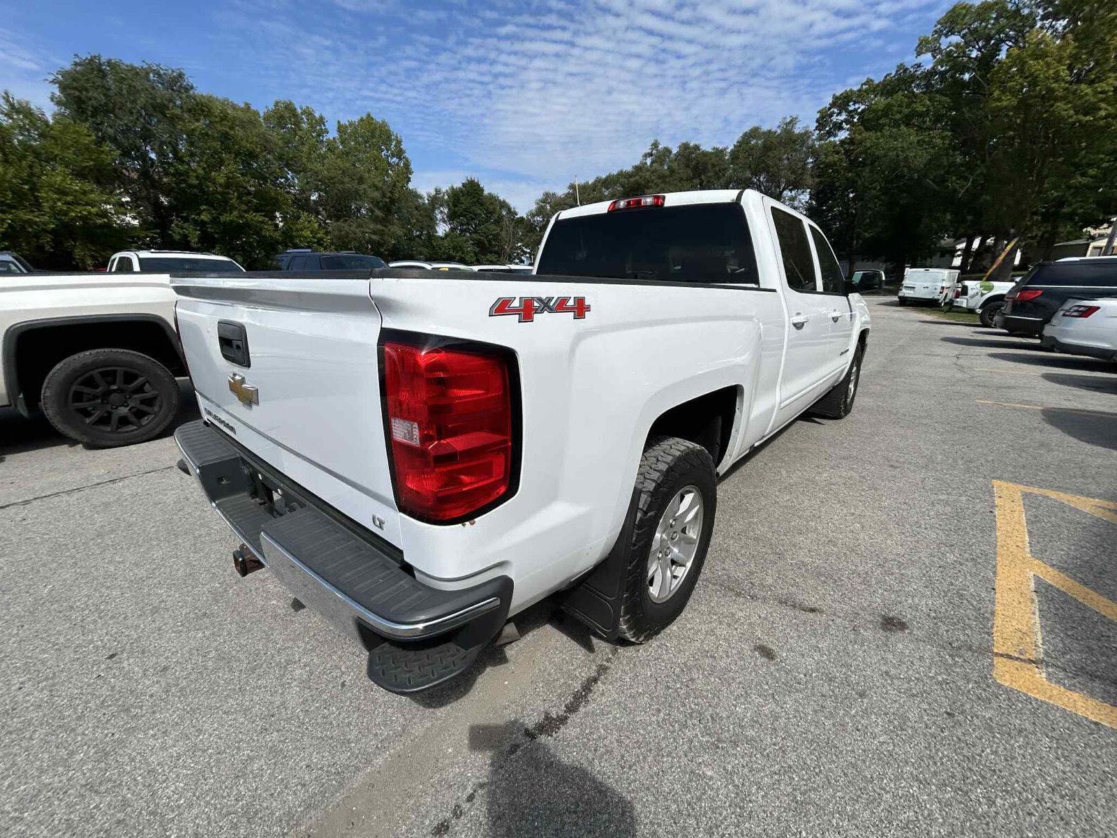 2017 Chevrolet Silverado 1500 LT photo 5