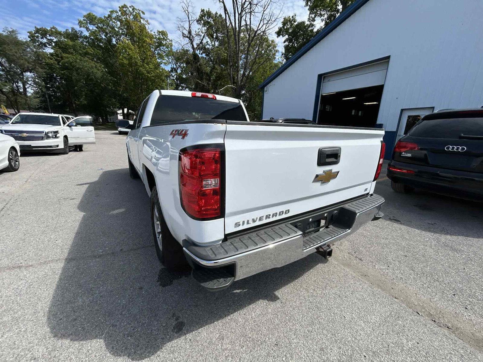2017 Chevrolet Silverado 1500 LT photo 6