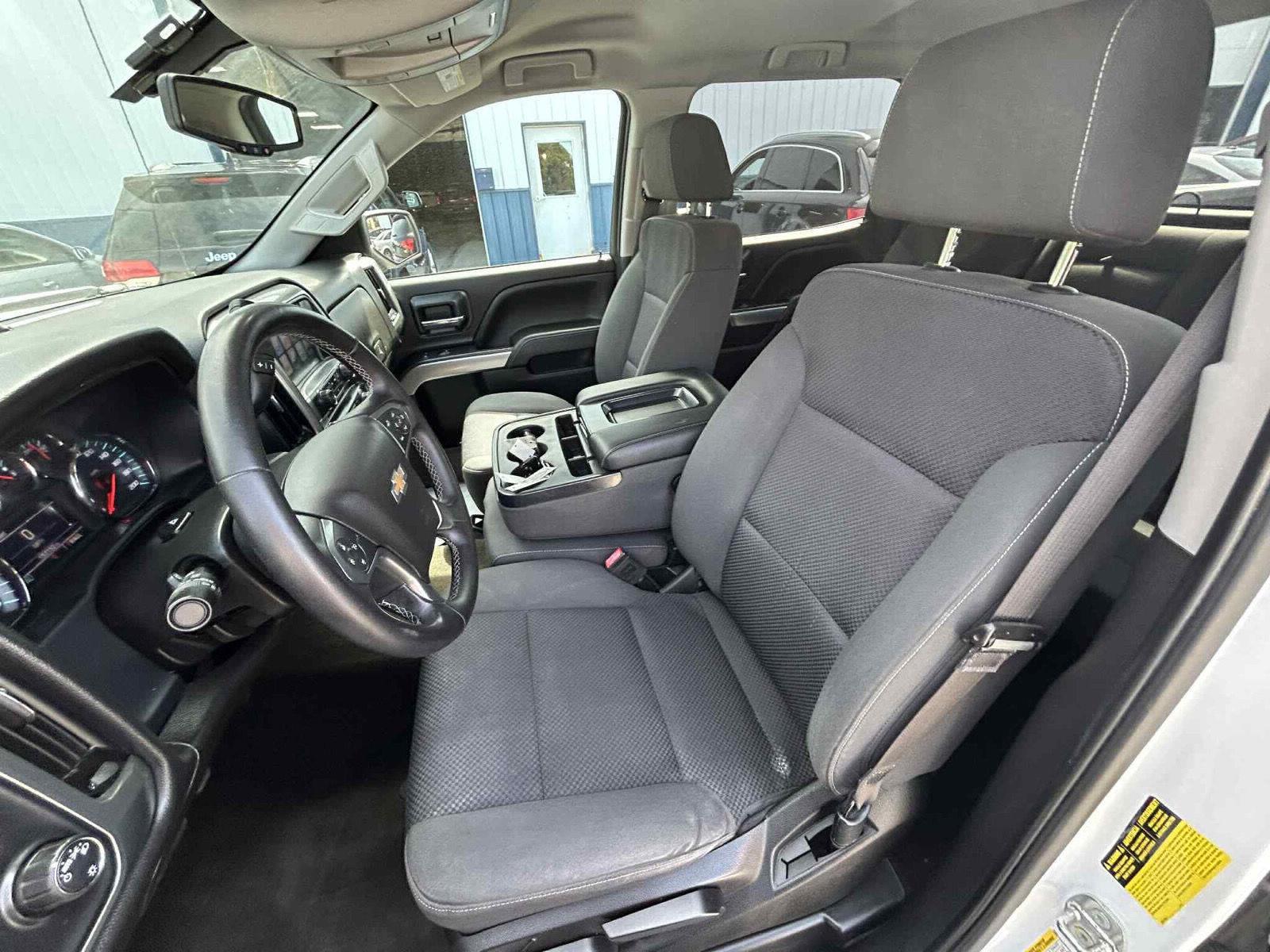 2017 Chevrolet Silverado 1500 LT photo 17