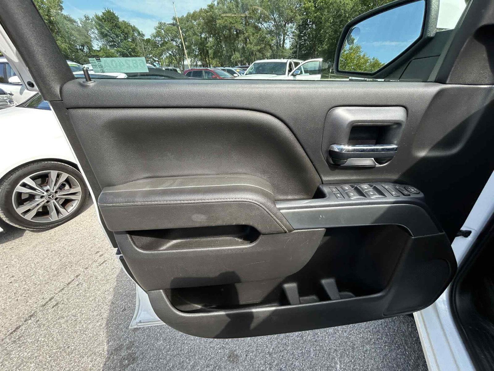 2017 Chevrolet Silverado 1500 LT photo 18
