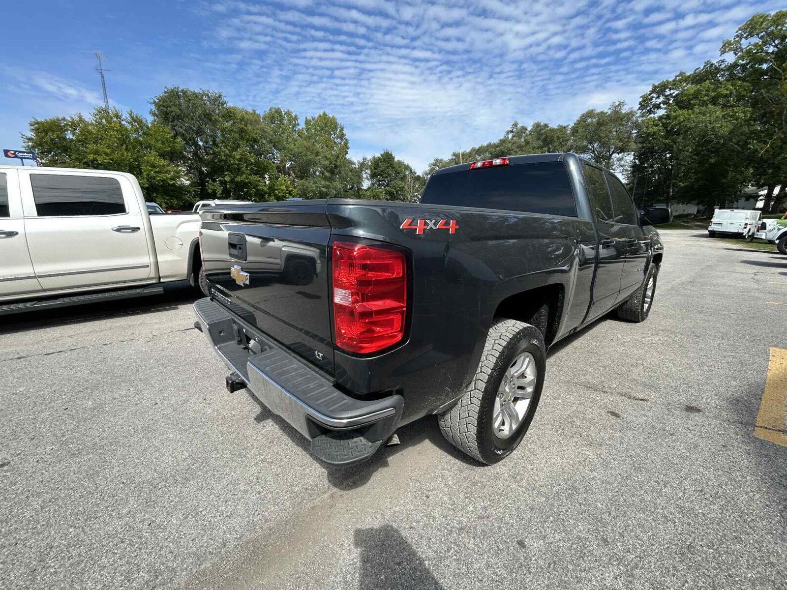 2018 Chevrolet Silverado 1500 LT photo 4