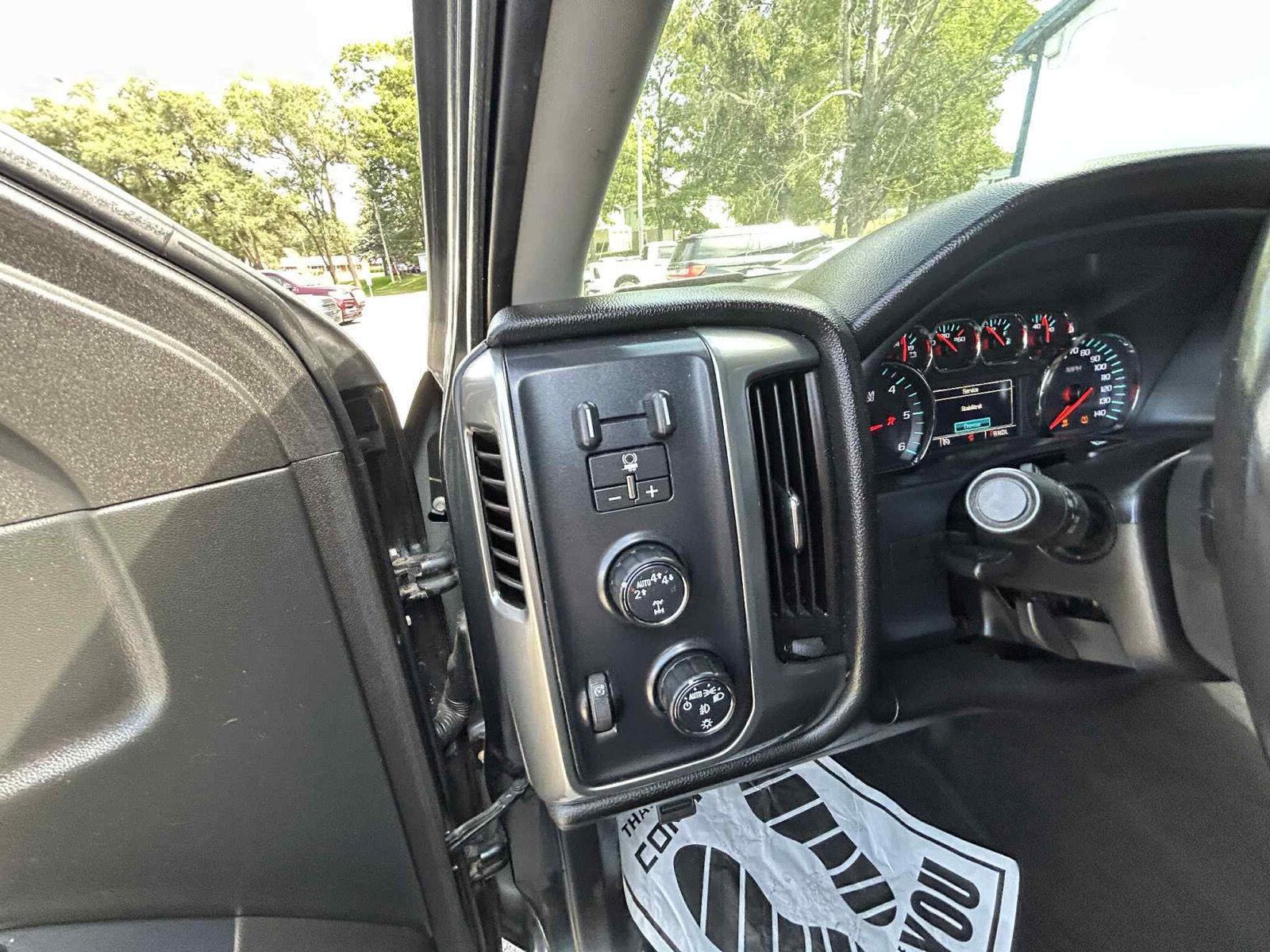 2018 Chevrolet Silverado 1500 LT photo 12