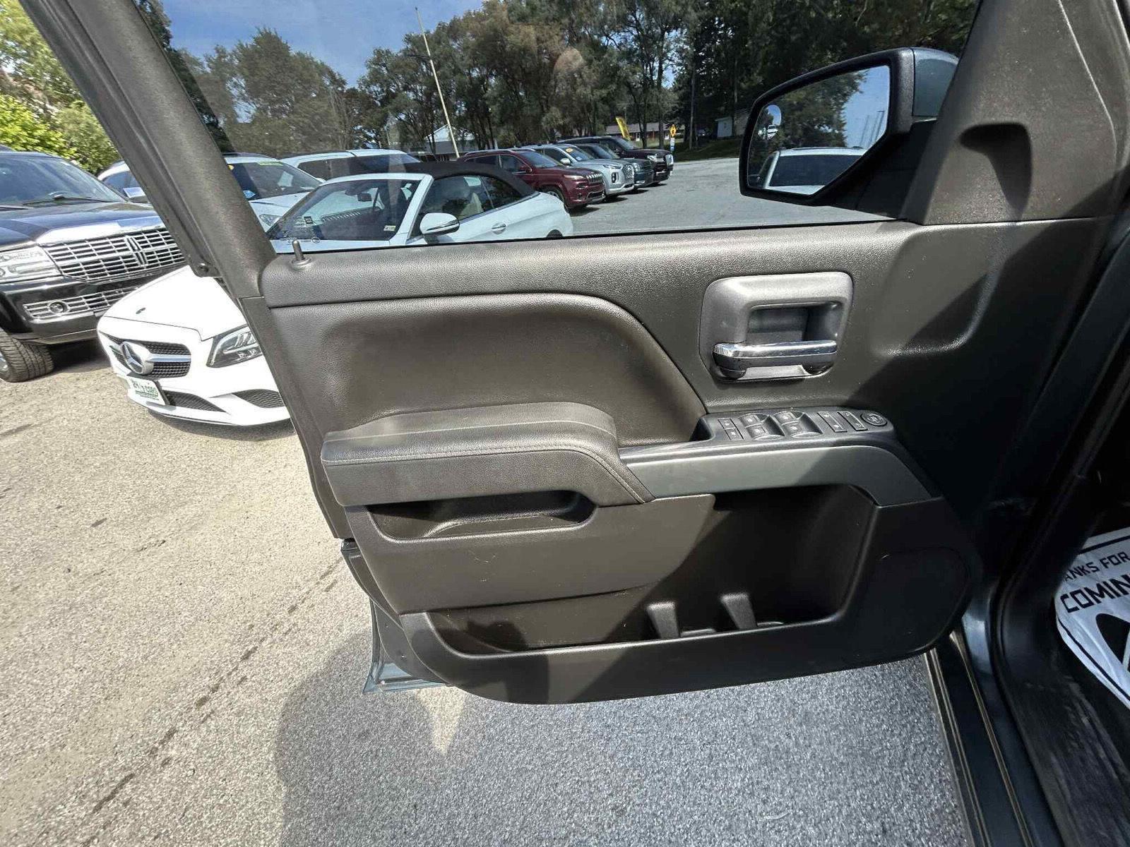 2018 Chevrolet Silverado 1500 LT photo 15