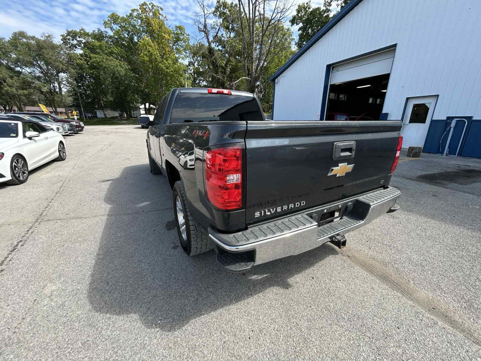 2018 Chevrolet Silverado 1500 LT photo 17