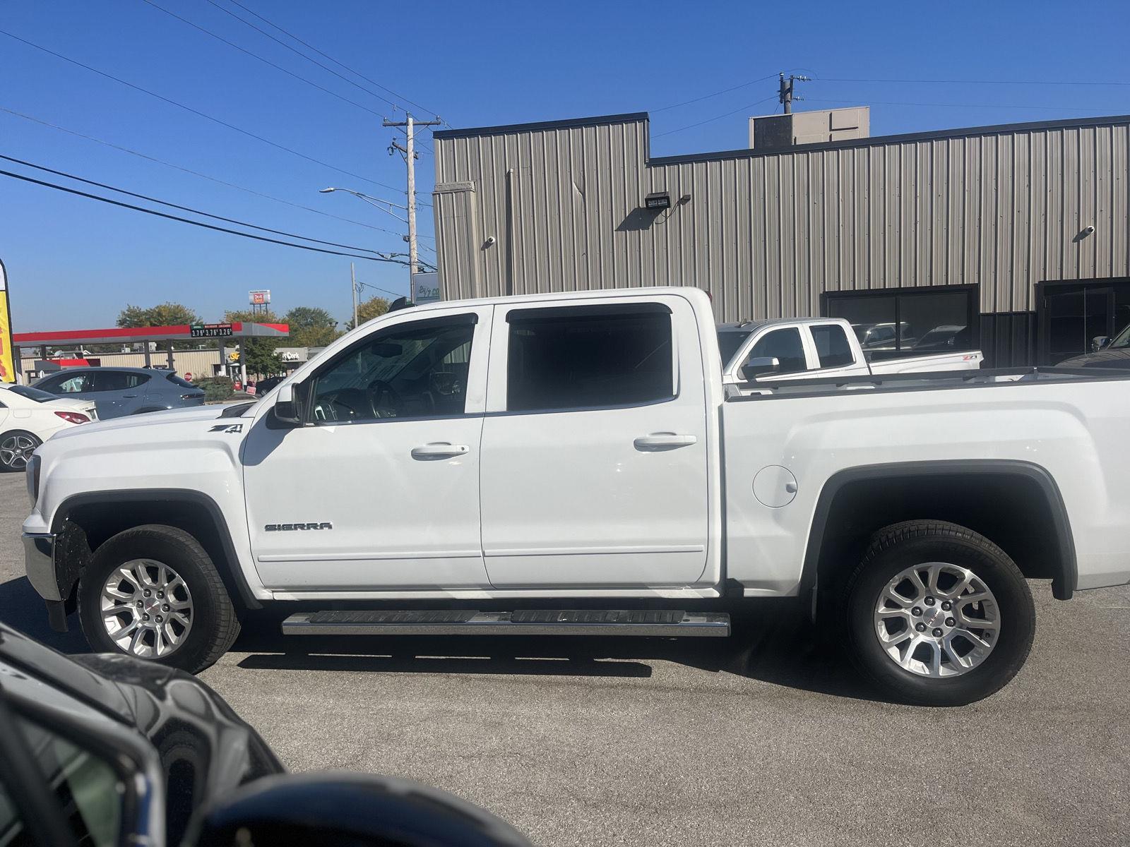2017 Gmc Sierra 1500 SLE photo 2
