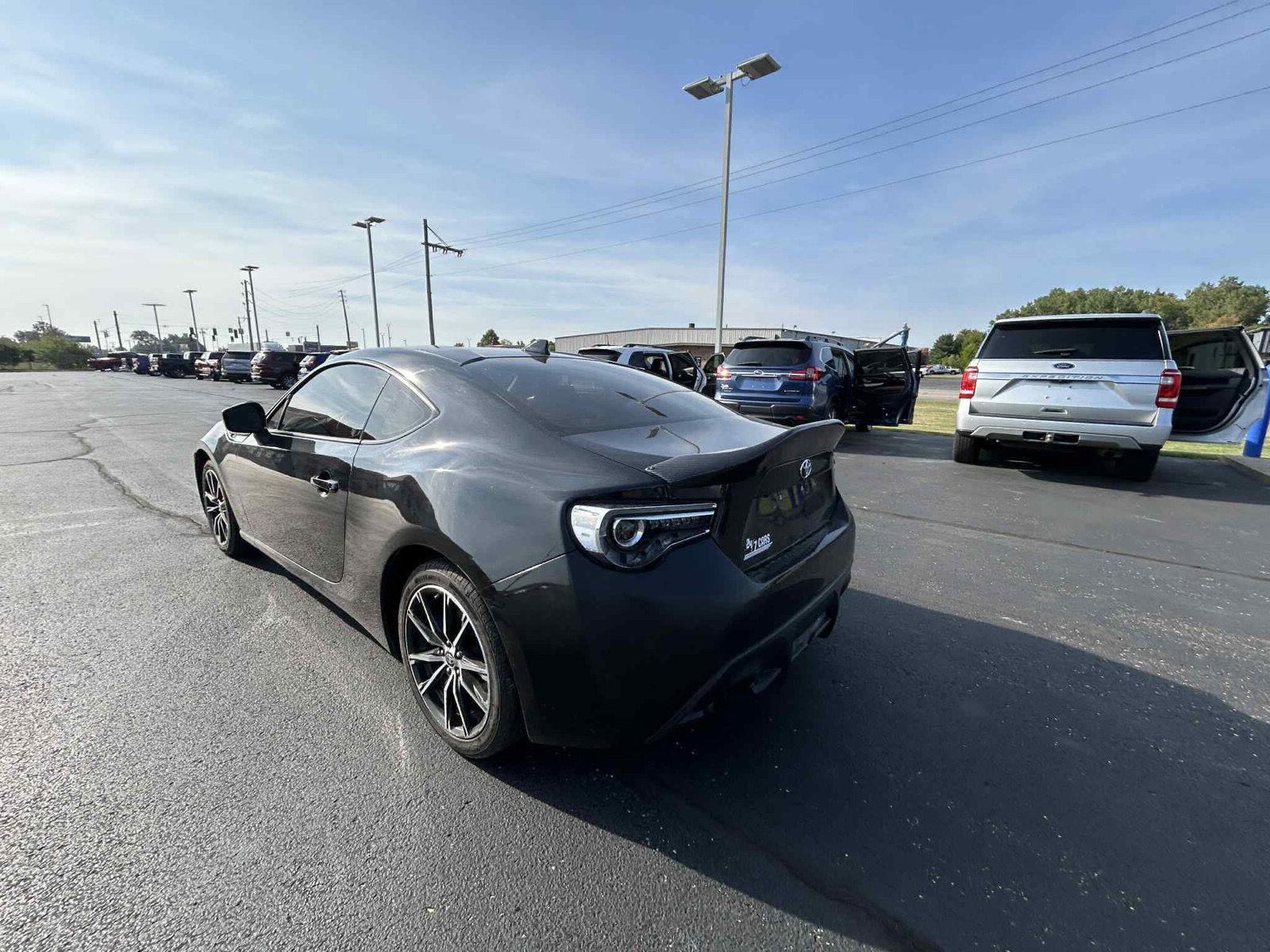 2017 Toyota GR86 Base photo 5