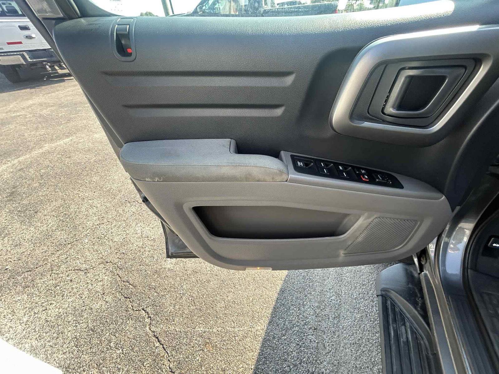 2013 Honda Ridgeline RTS photo 4