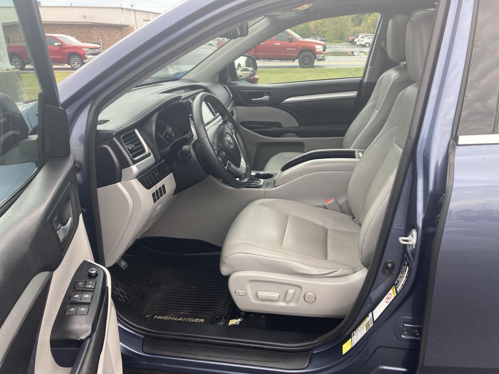 2016 Toyota Highlander Base Hybrid photo 10