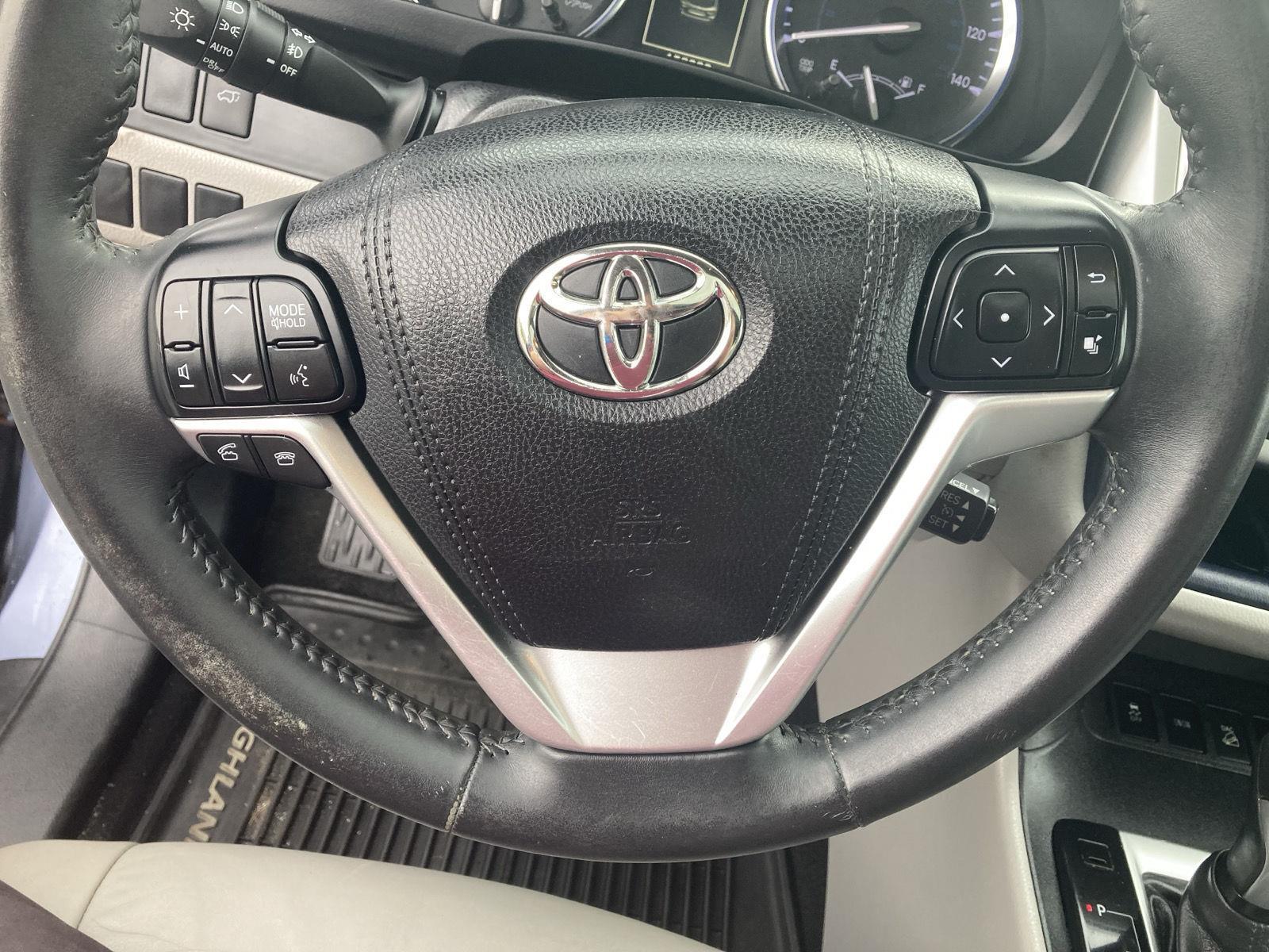 2016 Toyota Highlander Base Hybrid photo 11