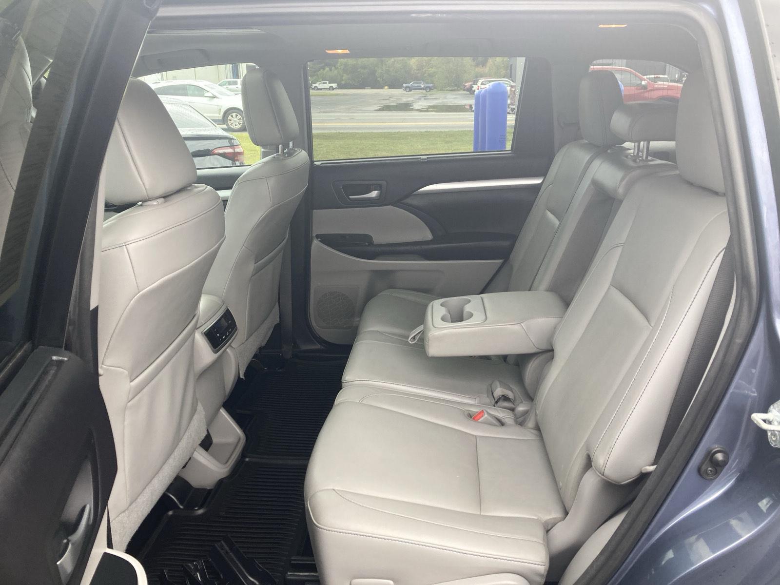 2016 Toyota Highlander Base Hybrid photo 17