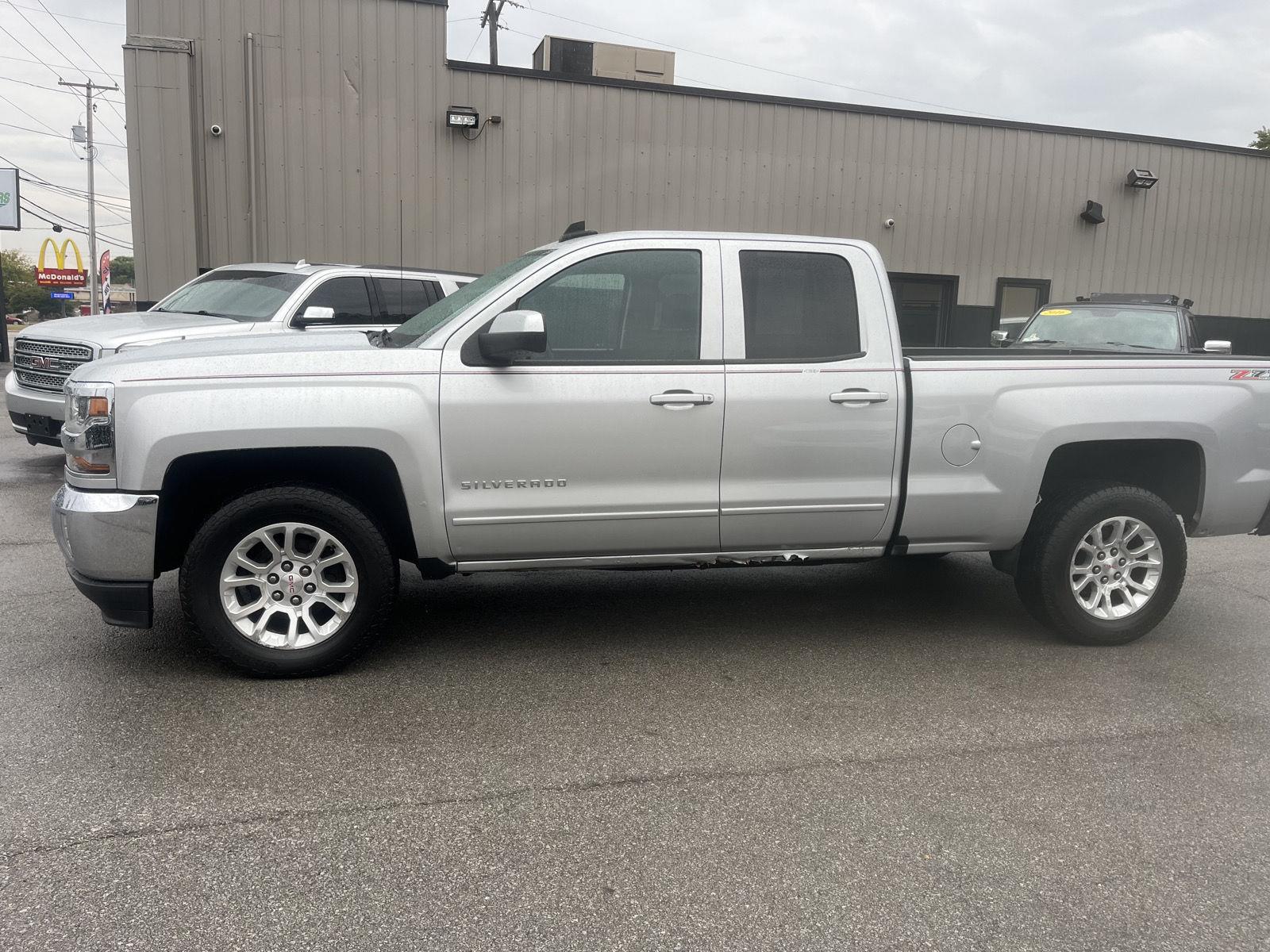 2016 Chevrolet Silverado 1500 LT photo 2