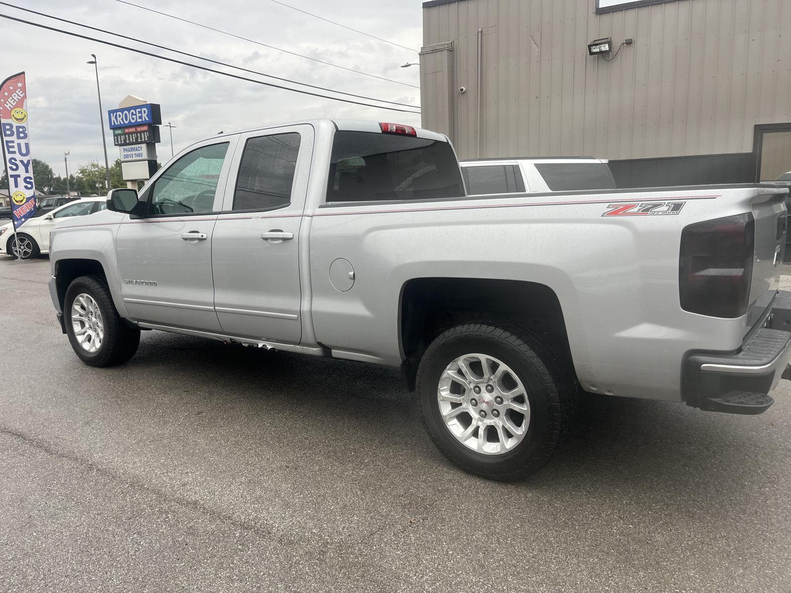 2016 Chevrolet Silverado 1500 LT photo 3