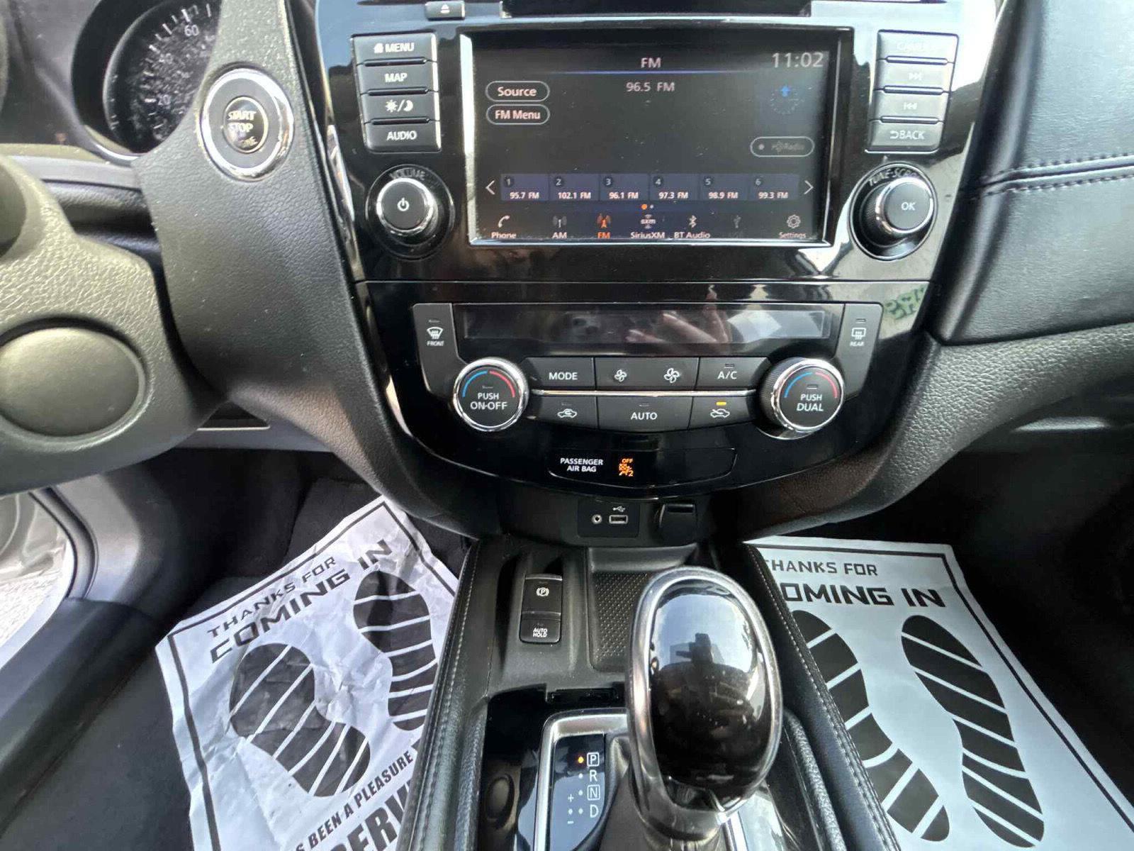 2019 Nissan Rogue SL photo 8