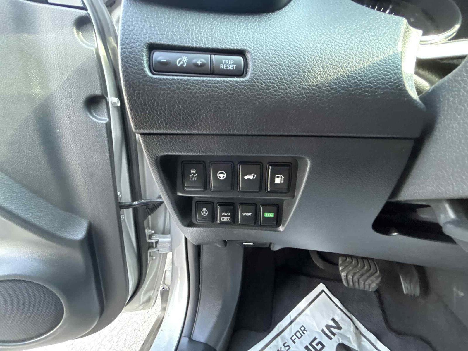 2019 Nissan Rogue SL photo 16