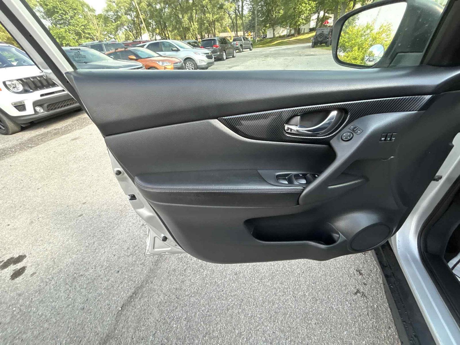 2019 Nissan Rogue SL photo 22