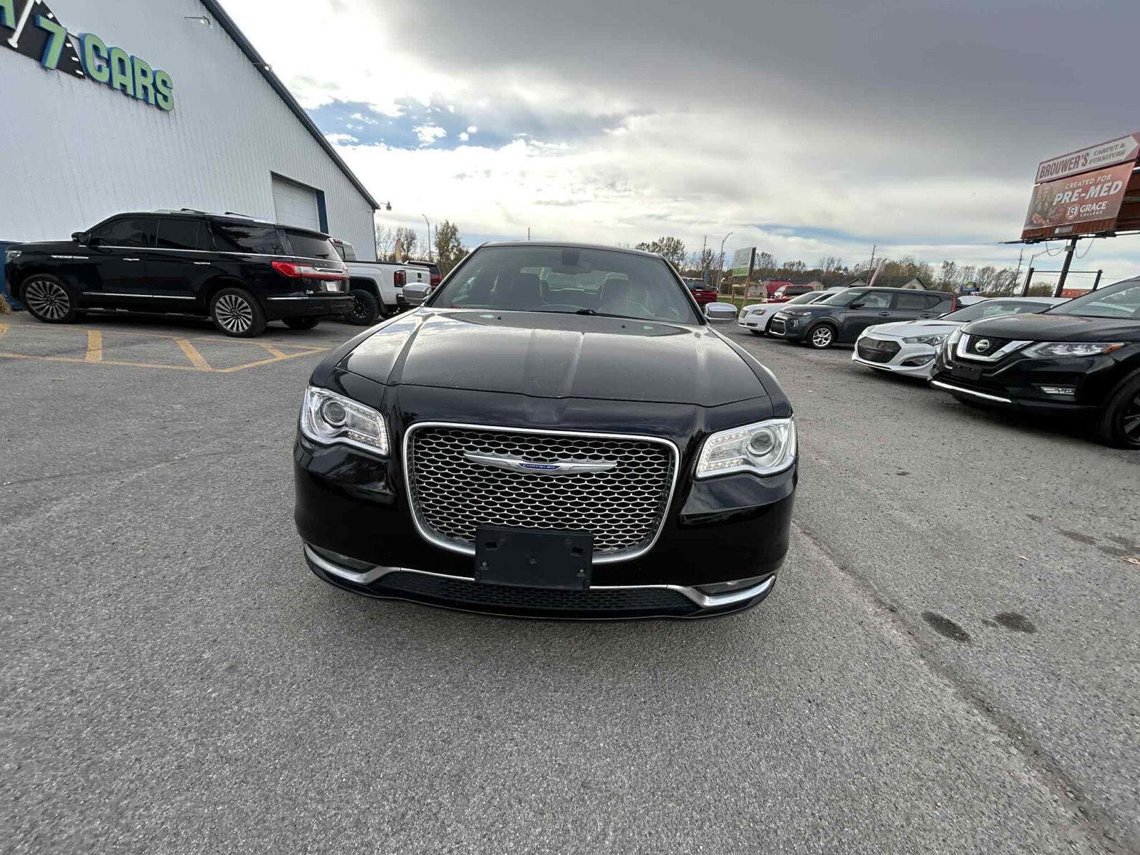 2019 Chrysler 300 C's photo