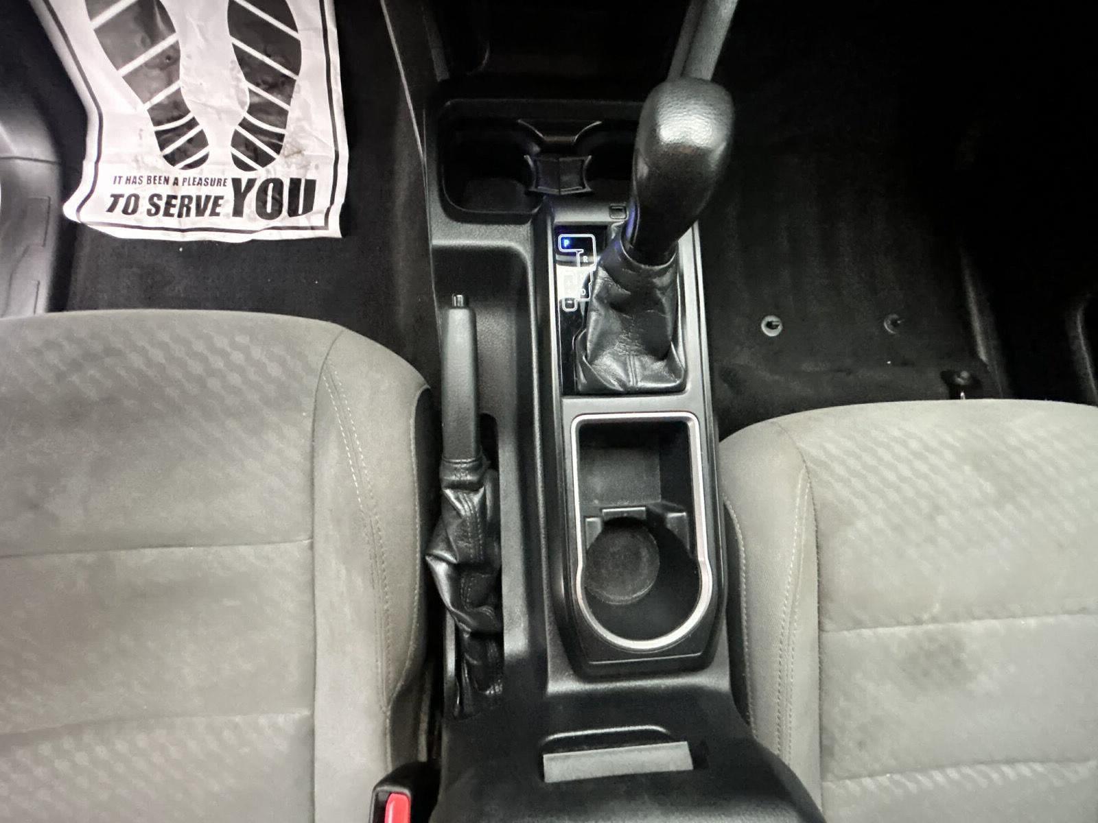 2021 Toyota Tacoma SR5 photo 2