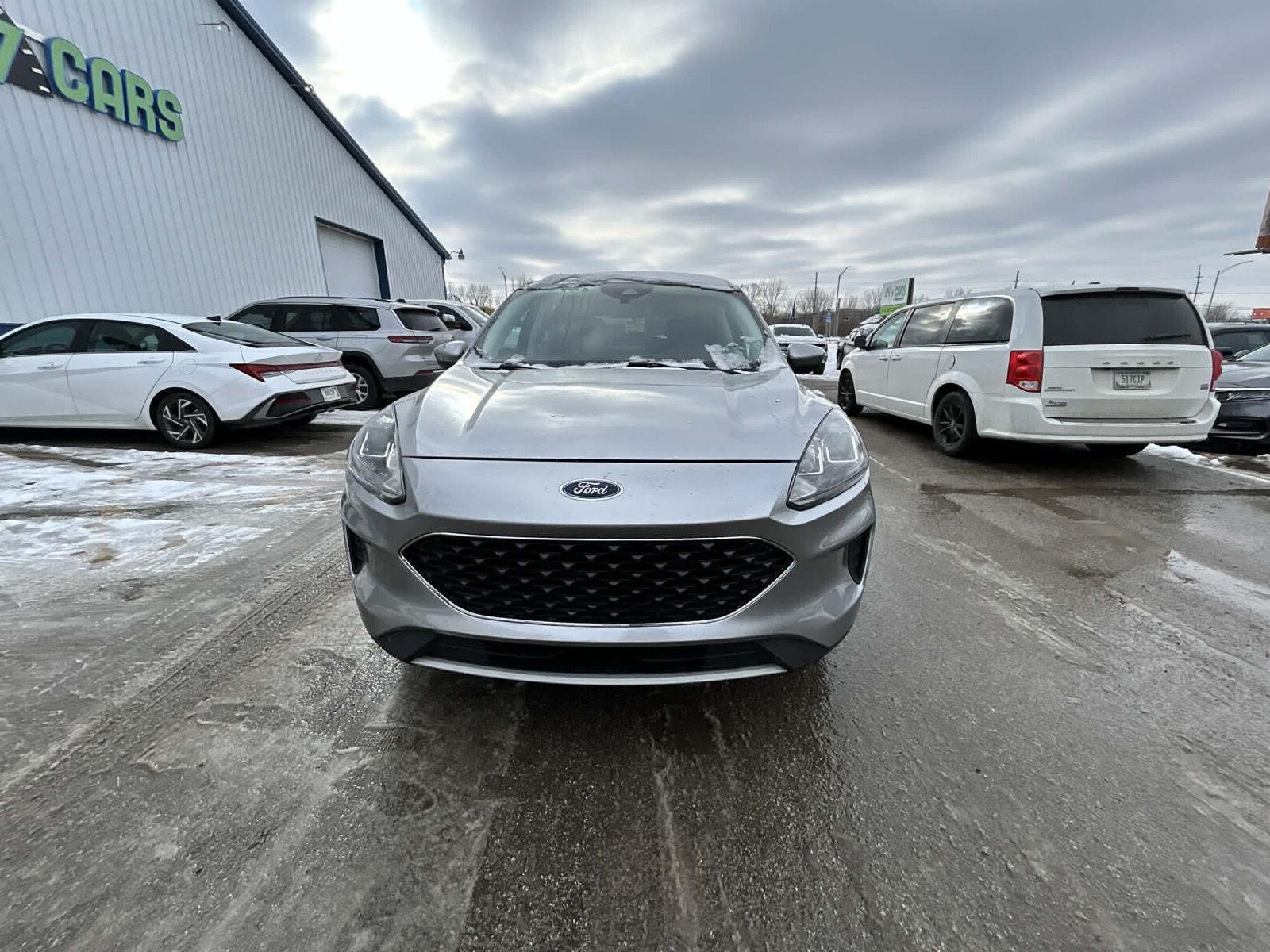2021 Ford Escape SE's photo