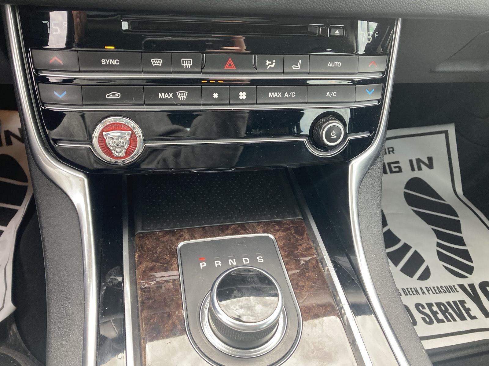 2020 Jaguar XF Prestige - Photo 16