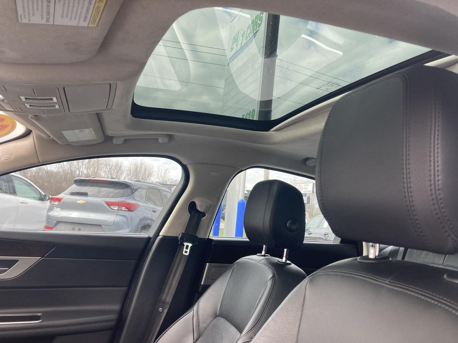 2020 Jaguar XF Prestige - Photo 19