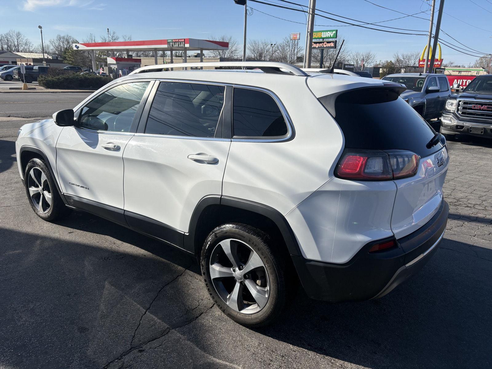 View vehicle photo 5