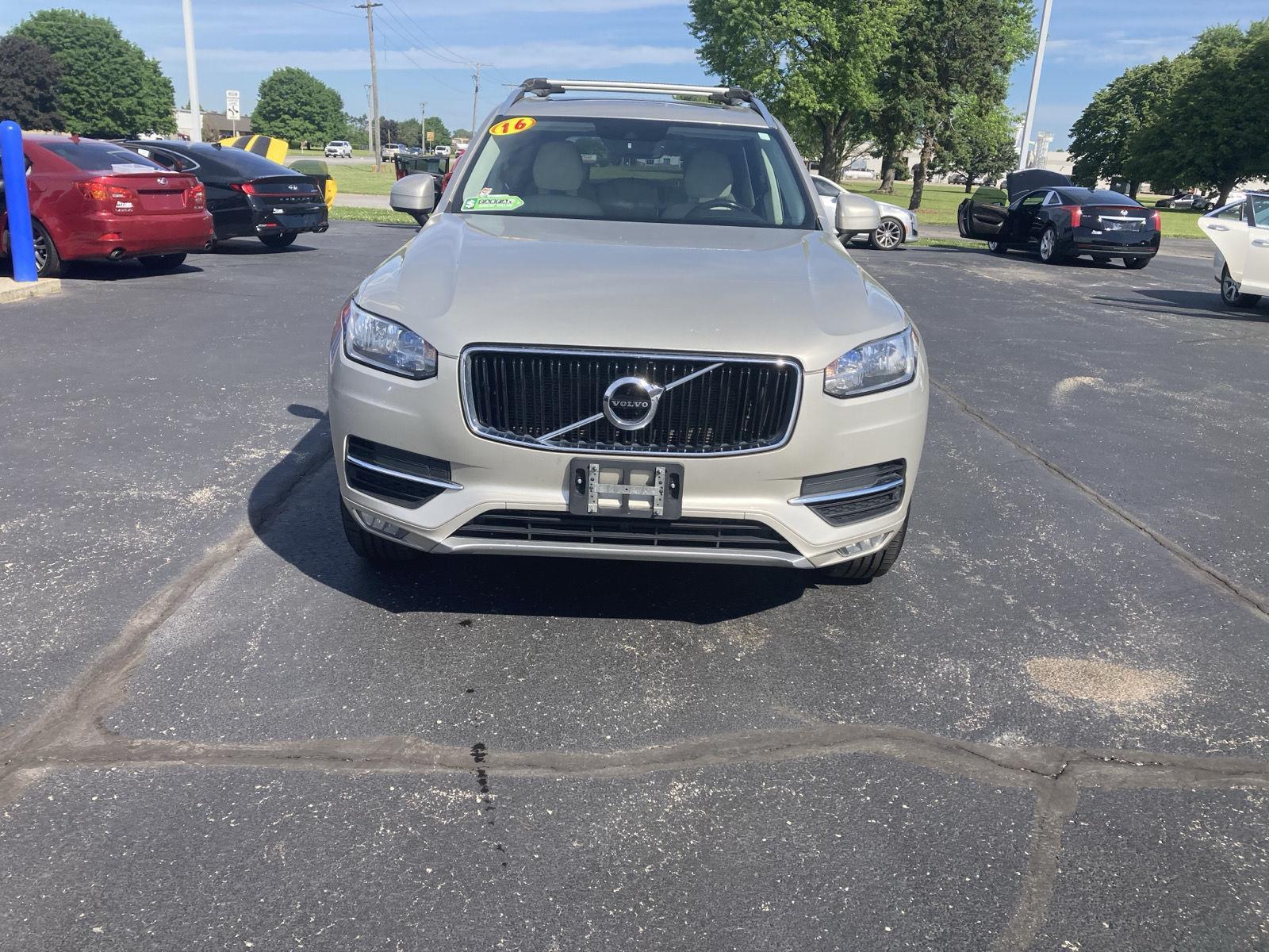 2016 Volvo XC90 T5 AWD Momentum's photo