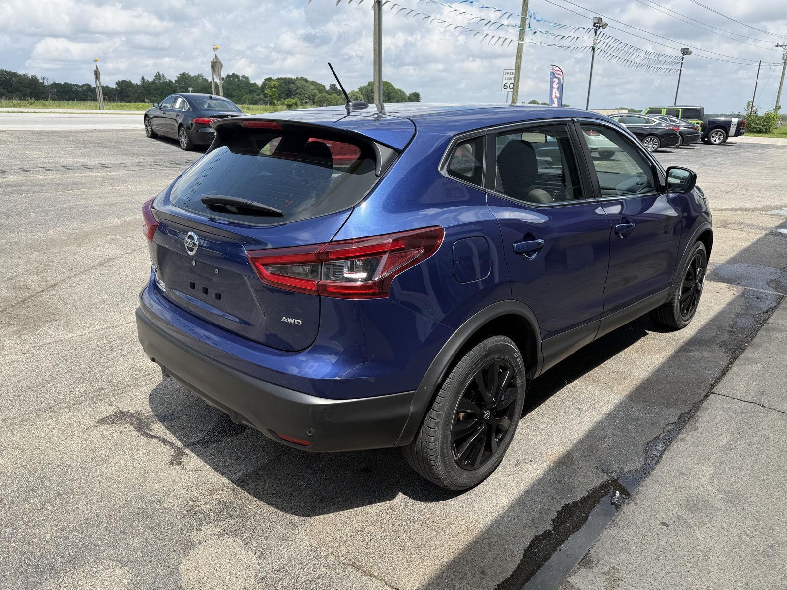 View vehicle photo 4
