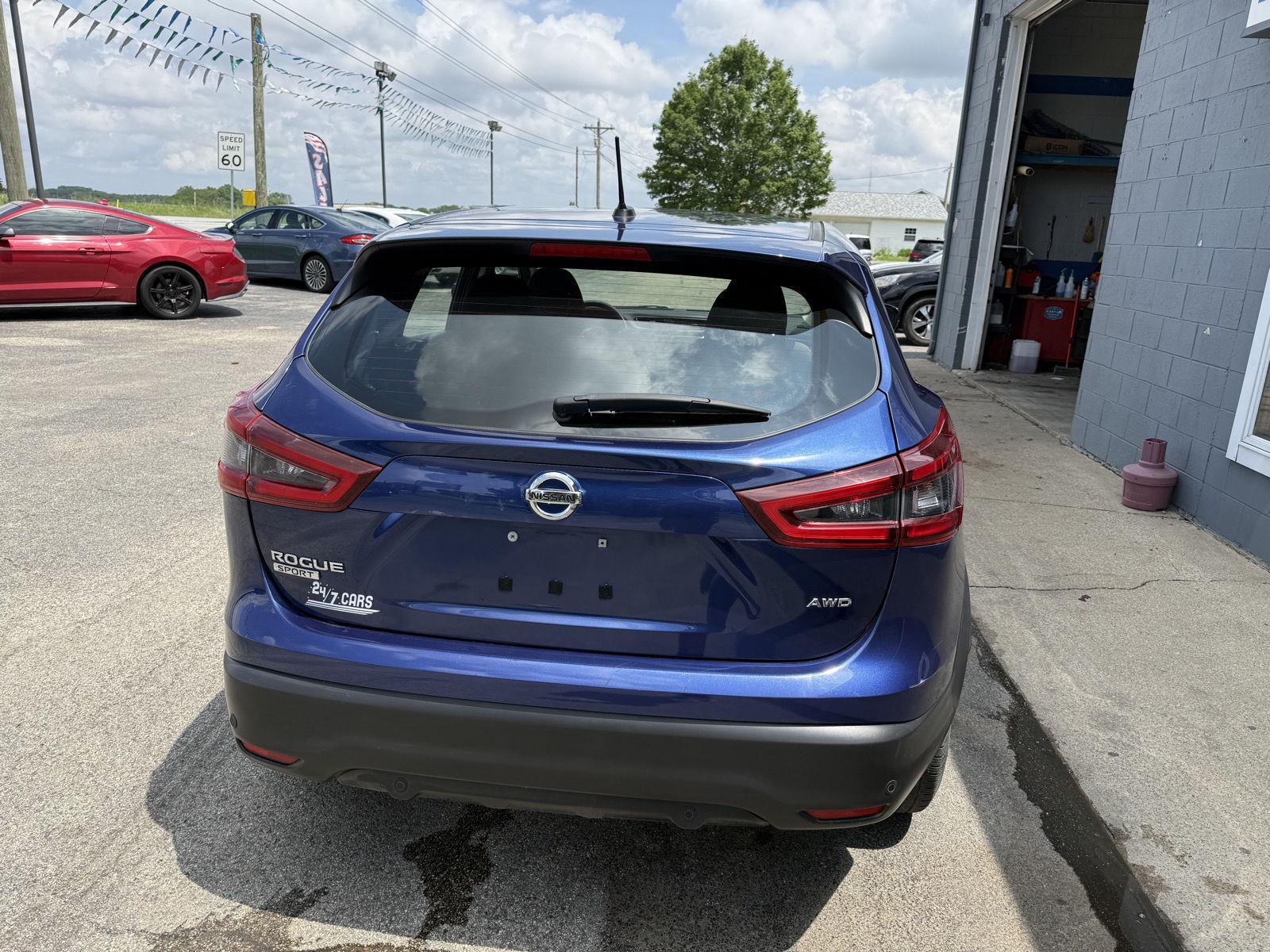 View vehicle photo 5
