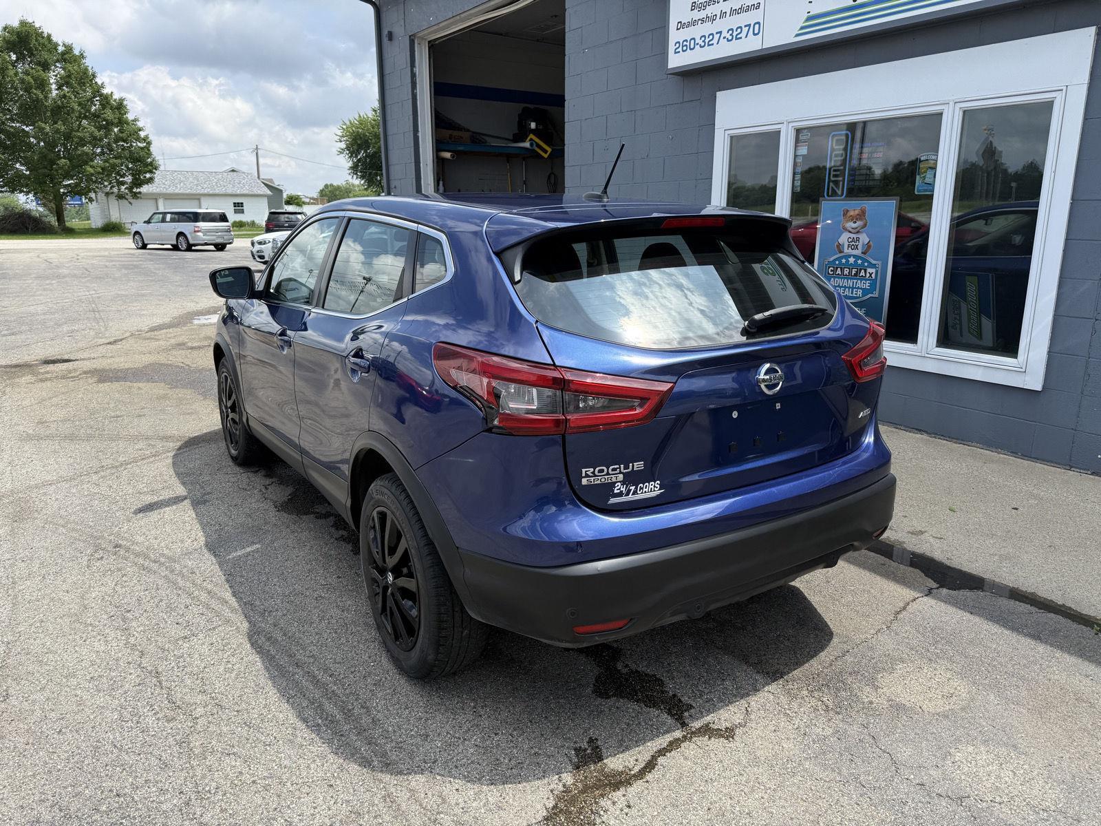 View vehicle photo 6