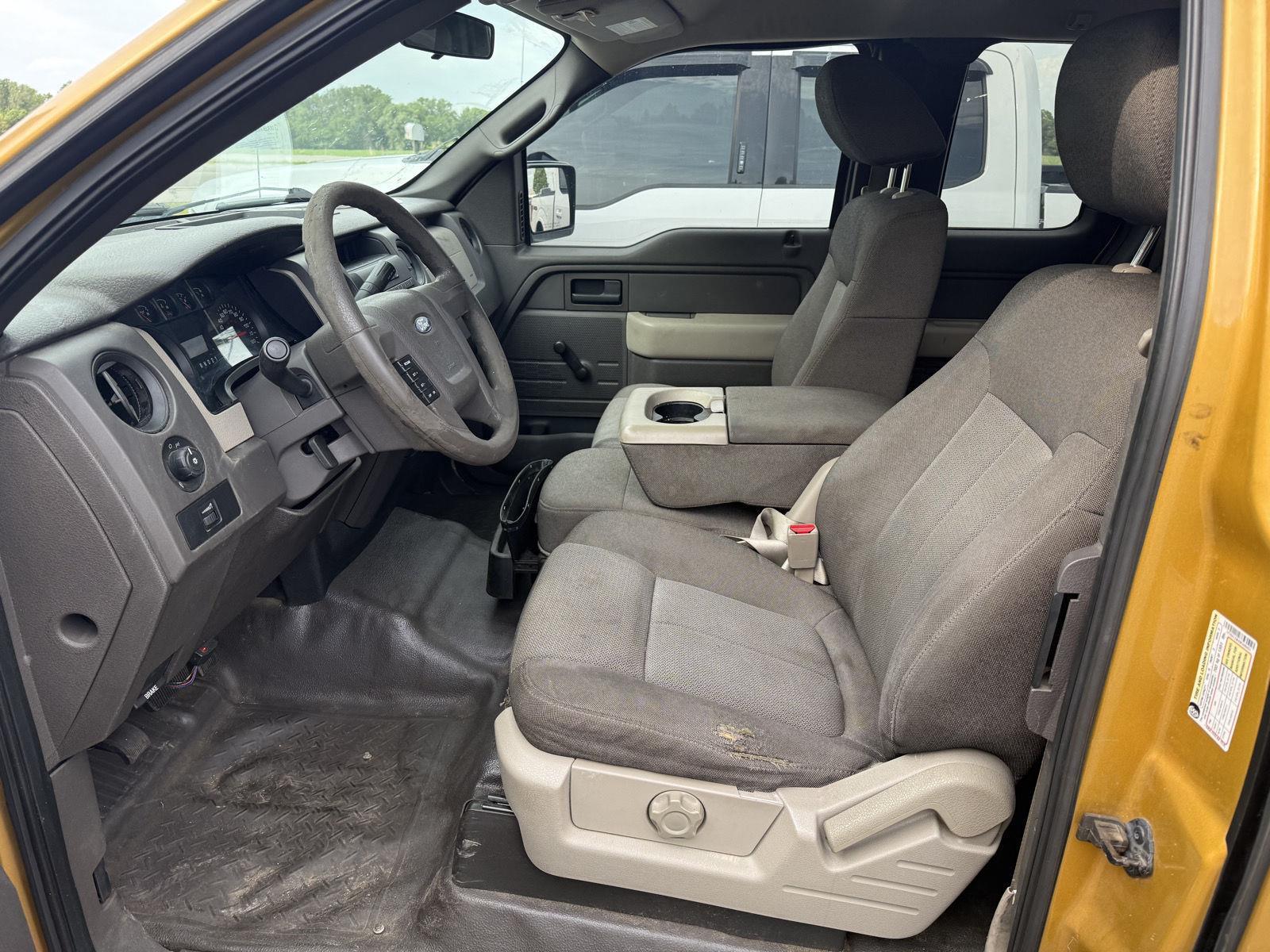 View vehicle photo 7