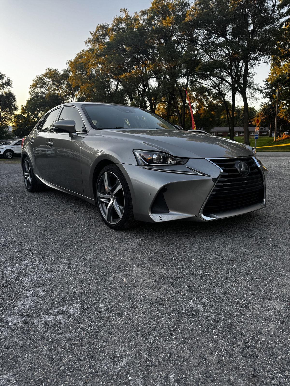 2017 Lexus IS 350 200t's photo