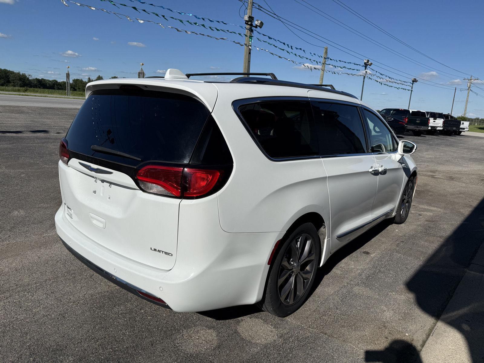 View vehicle photo 7