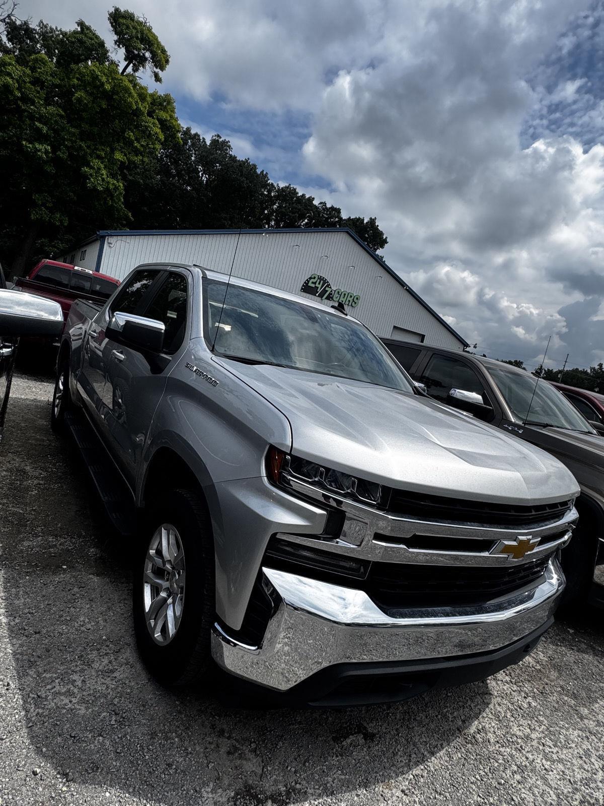 View vehicle photo 2