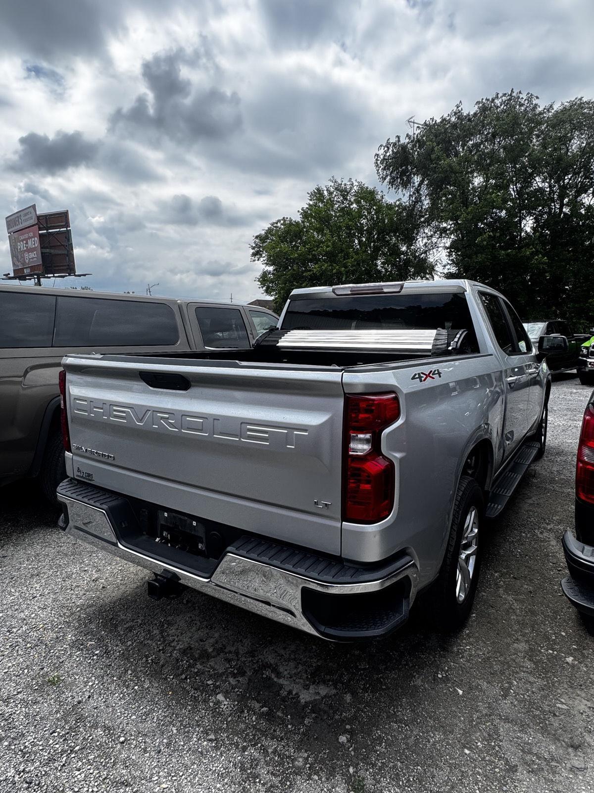 View vehicle photo 3