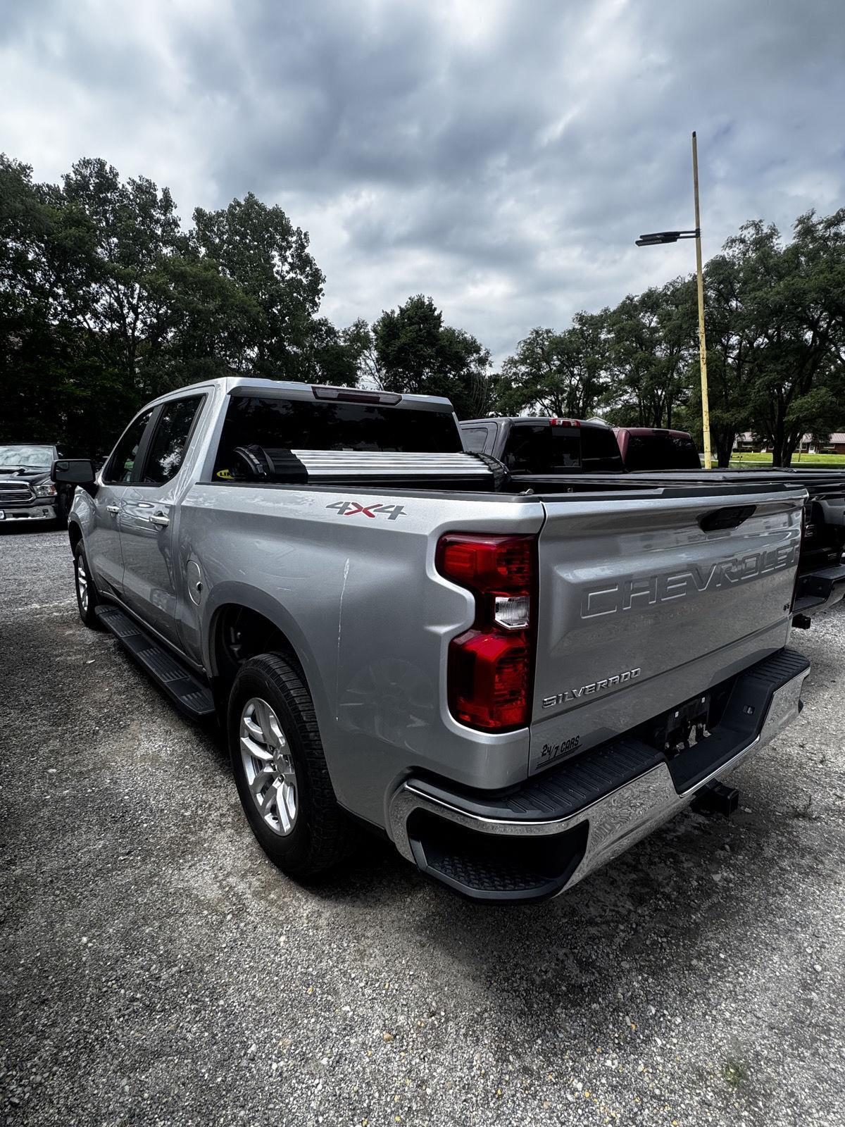 View vehicle photo 4