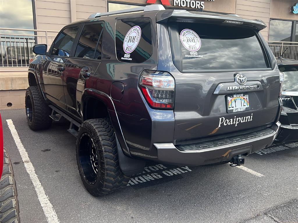 Used 2018 Toyota 4Runner SR5 Premium with VIN JTEBU5JR3J5590346 for sale in Kihei, HI