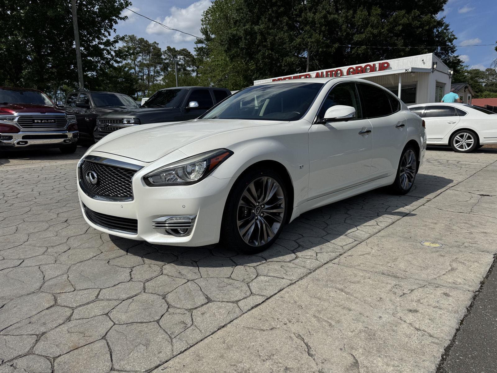 2018 INFINITI Q70 3.7 Luxe RWD