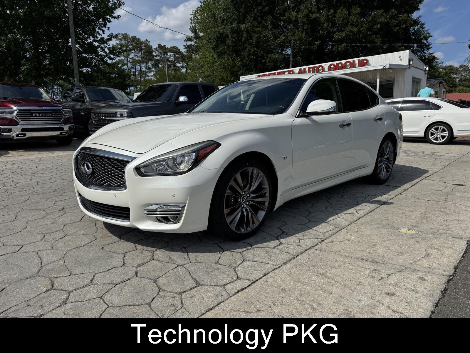 Majestic White 2018 INFINITI Q70 Sedan Rear-Wheel Drive Automatic