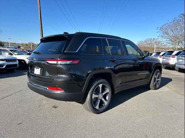 Used 2024 Rocky Mountain Pearlcoat Jeep  image 24