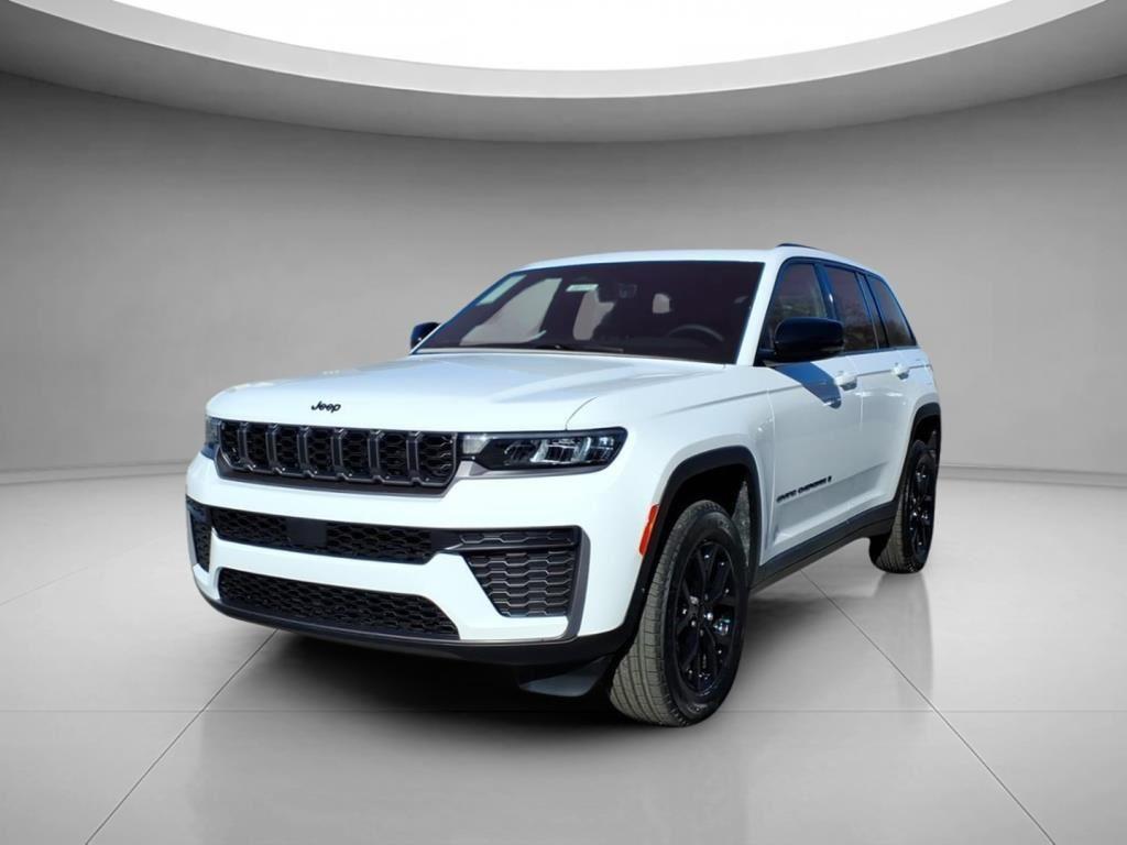 2026 Jeep Grand Cherokee Laredo Altitude