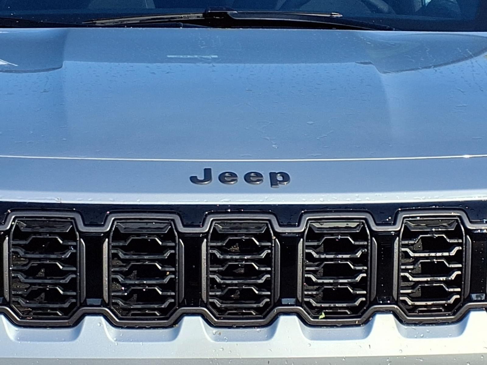 New 2026 Silver Zynith Clearcoat Jeep Laredo image 13