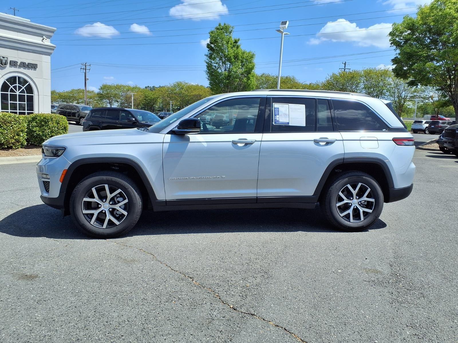 View vehicle photo 3