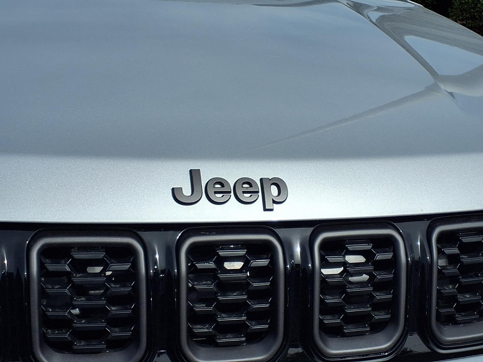 New 2026 Silver Zynith Metallic Clearcoat Jeep Latitude Altitude image 12