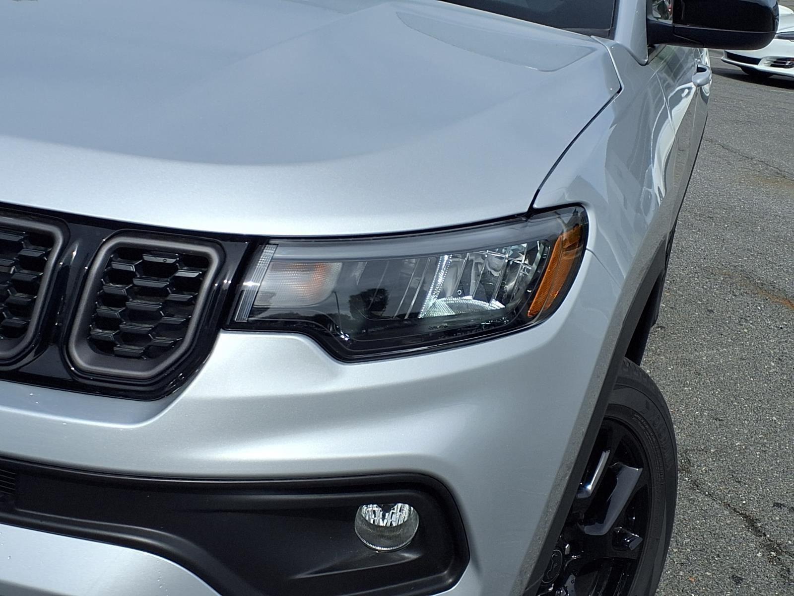 New 2026 Silver Zynith Metallic Clearcoat Jeep Latitude Altitude image 14