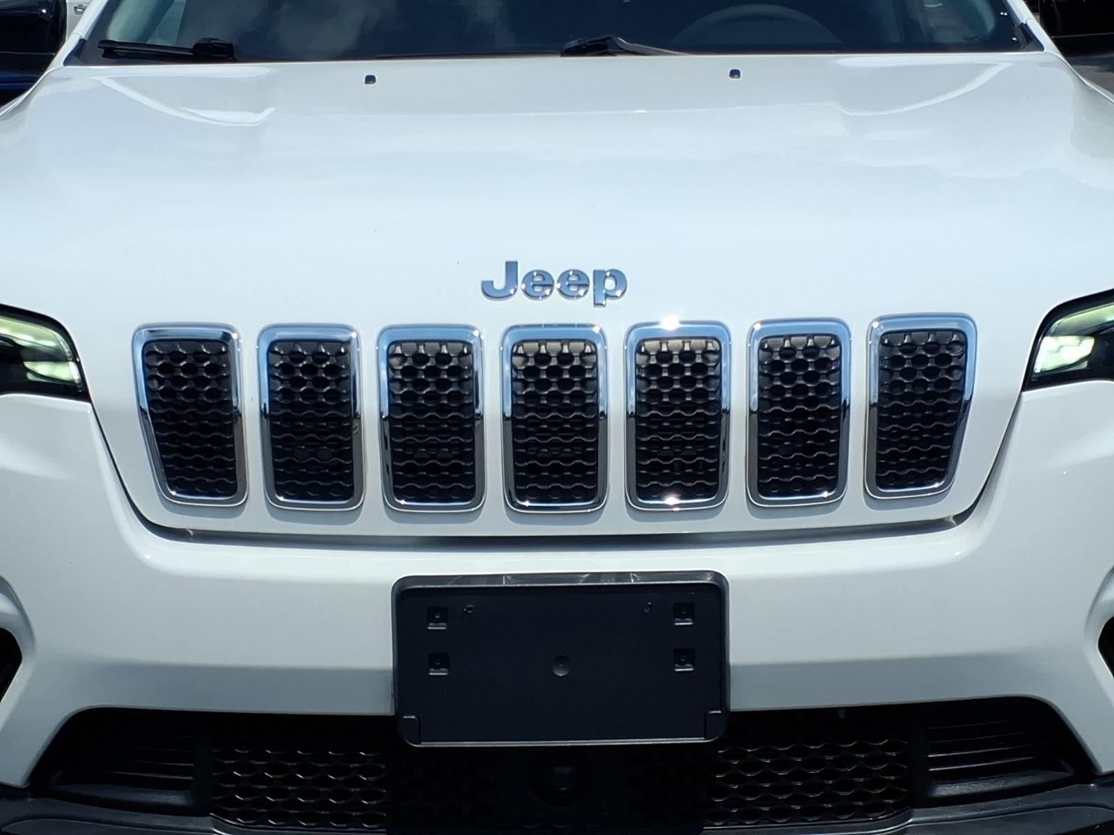 Used 2022 Bright White Clearcoat Jeep Latitude Lux image 13