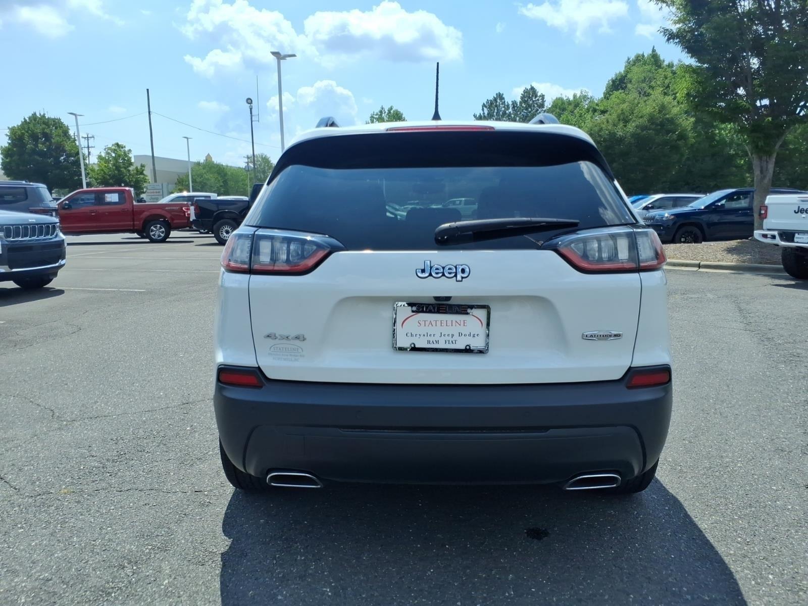 Used 2022 Bright White Clearcoat Jeep Latitude Lux image 15