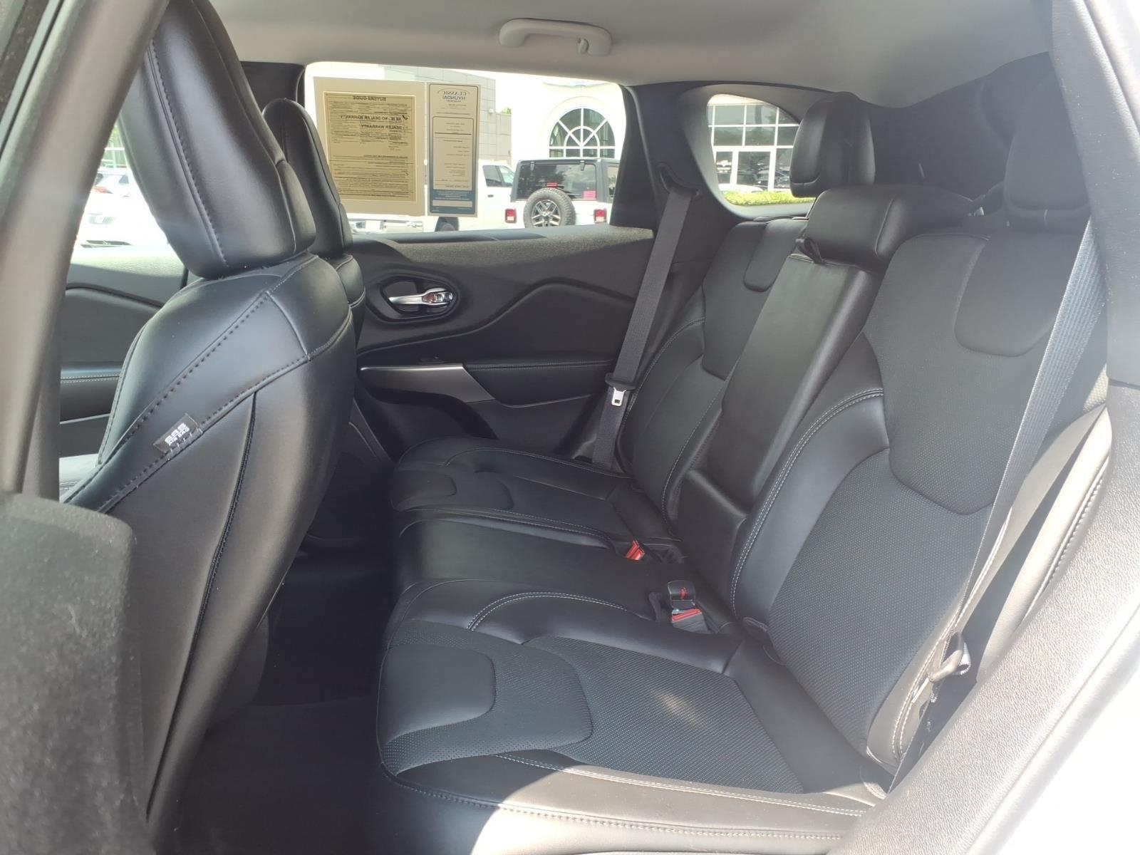 Used 2022 Bright White Clearcoat Jeep Latitude Lux image 19