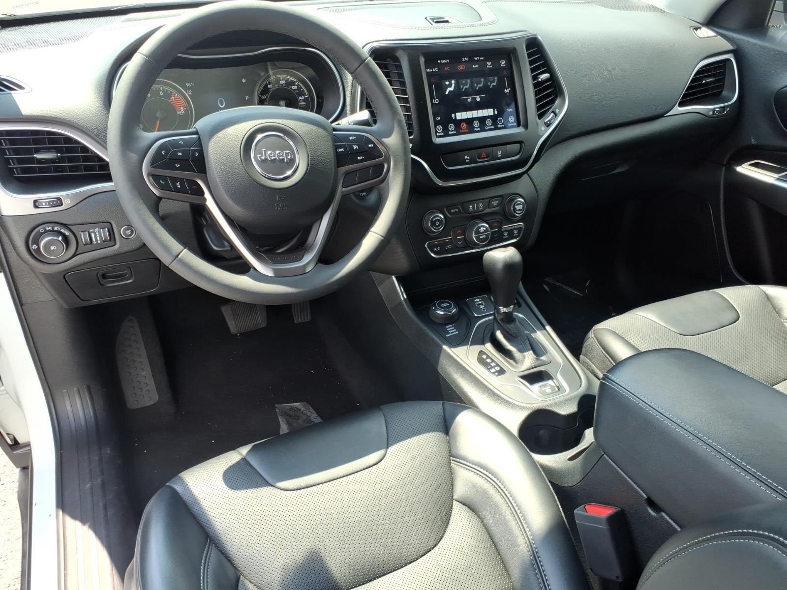 Used 2022 Bright White Clearcoat Jeep Latitude Lux image 20