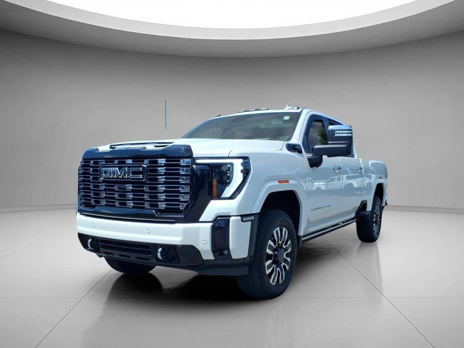 White Frost Tricoat 2025 GMC Sierra 3500HD Pickup Truck Four-Wheel Drive Automatic